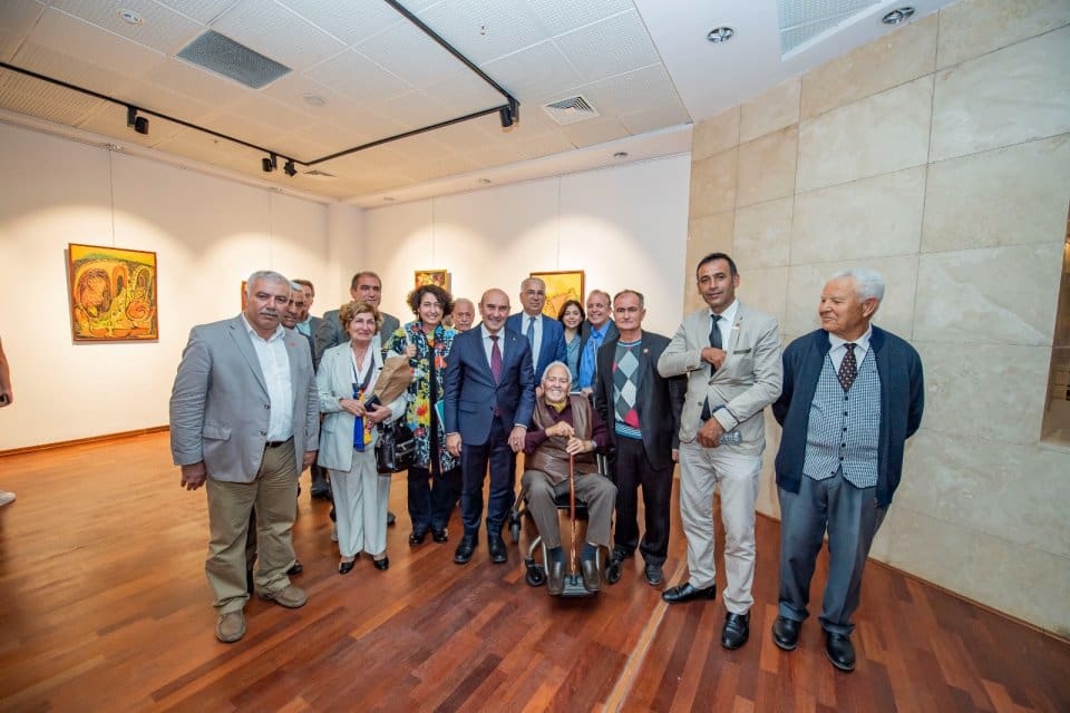 İzmir B&uuml;y&uuml;kşehir Belediye Başkanı Tun&ccedil; Soyer, ressam Mustafa Peker'in &ldquo;Ş&ouml;valeden
