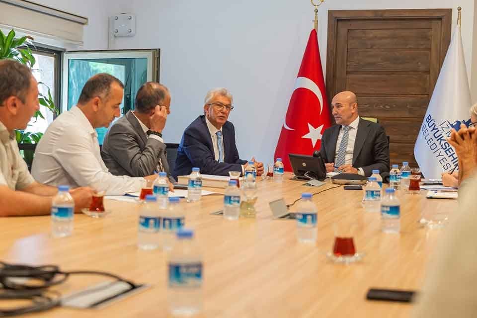 İzmir B&uuml;y&uuml;kşehir Belediye Başkanı Tun&ccedil; Soyer ge&ccedil;en g&uuml;nlerde dolunun vurduğu
