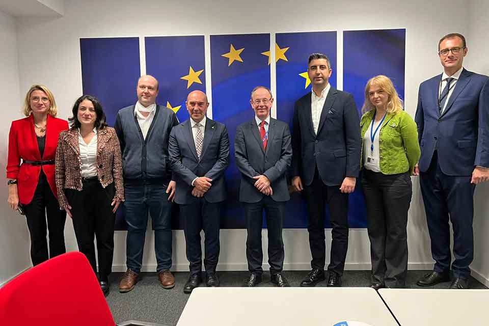 İzmir Büyükşehir Belediye Başkanı ve Sosyal Demokrat Belediyeler Derneği (SODEM)