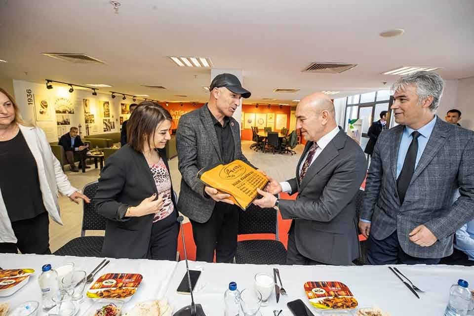 İzmir B&uuml;y&uuml;kşehir Belediye Başkanı Tun&ccedil; Soyer, bir etkinlik i&ccedil;in Bing&ouml;l'den
