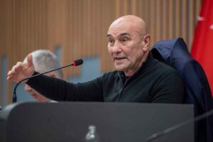 İzmir Büyükşehir Belediye Başkanı Tunç Soyer, sivil toplum kuruluşlarının temsilcileriyle