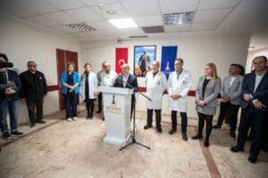 İzmir B&uuml;y&uuml;kşehir Belediye Başkanı Tun&ccedil; Soyer, T&uuml;rkiye&rsquo;yi yasa boğan deprem