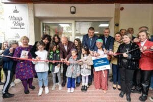 İzmir B&uuml;y&uuml;kşehir Belediyesi'nin d&ouml;rd&uuml;nc&uuml; Kitap Kafesi ve Nutuk Okuyan Kadın