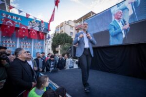 İzmir B&uuml;y&uuml;kşehir Belediye Başkanı Tun&ccedil; Soyer, Aliağa'da CHP il&ccedil;e se&ccedil;im