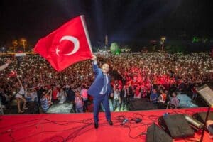 İzmir B&uuml;y&uuml;kşehir Belediye Başkanı Tun&ccedil; Soyer 2022&rsquo;nin son g&uuml;n&uuml;nde yeni