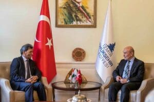 İzmir B&uuml;y&uuml;kşehir Belediye Başkanı Tun&ccedil; Soyer, Hindistan B&uuml;y&uuml;kel&ccedil;isi Dr. Virander
