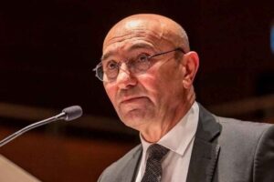 İzmir Büyükşehir Belediye Başkanı Tunç Soyer, İstanbul’daki patlamaya ilişkin, “Terörden