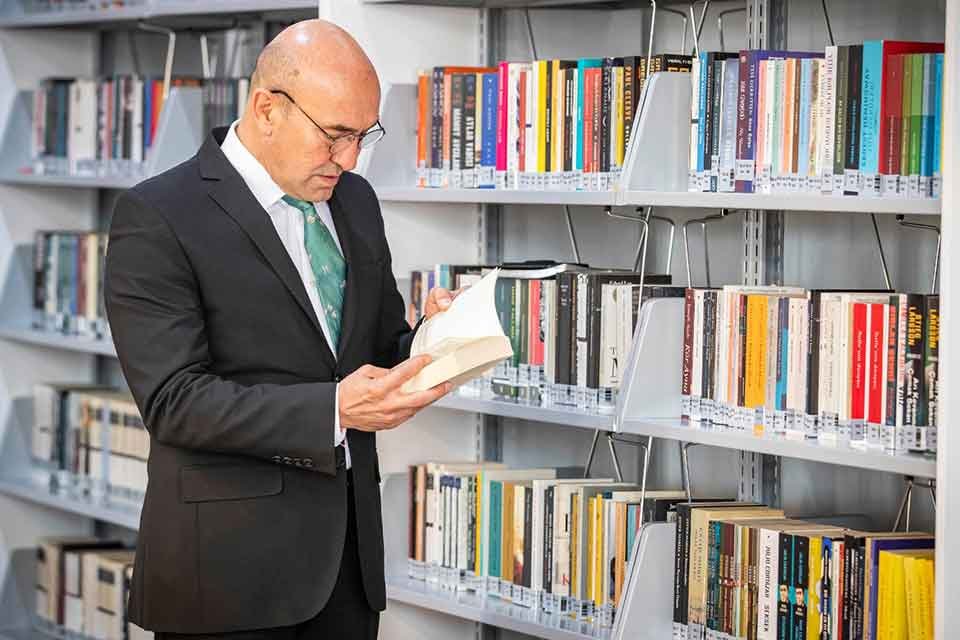 İzmir Büyükşehir Belediye Başkanı Tunç Soyer “Her Mahalleye Bir Kütüphane”
