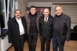 İzmir B&uuml;y&uuml;kşehir Belediye Başkanı Tun&ccedil; Soyer, İzmir B&uuml;y&uuml;kşehir Belediyesi'nin kardeş