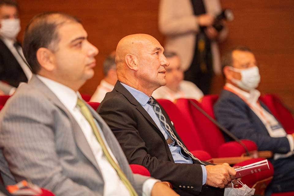 İzmir B&uuml;y&uuml;kşehir Belediye Başkanı Tun&ccedil; Soyer İzmir Vakfı'nın 2019-2020 Genel