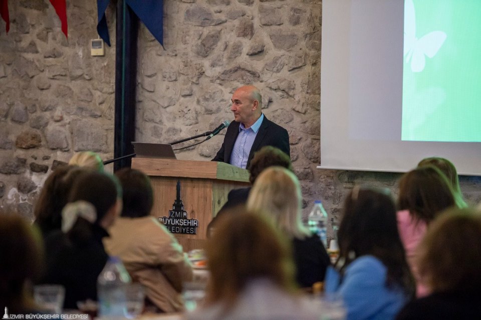 İzmir B&uuml;y&uuml;kşehir Belediye Başkanı Tun&ccedil; Soyer, CHP İzmir İl Başkanlığı