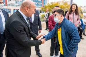 İzmir B&uuml;y&uuml;kşehir Belediyesi ile Anadolu Otizm Vakfı işbirliğiyle G&uuml;zelbah&ccedil;e&rsquo;de hayata