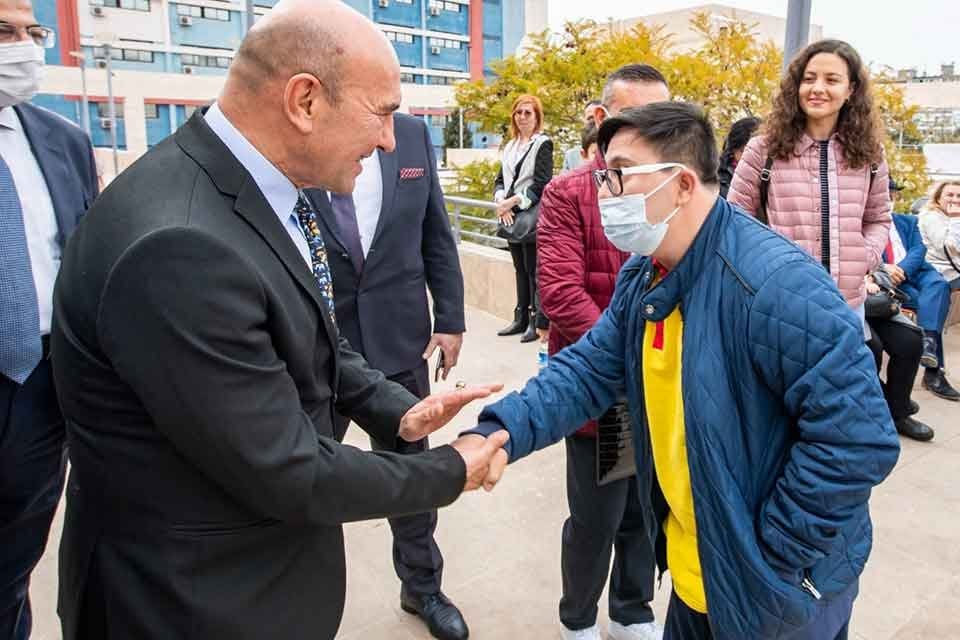 İzmir B&uuml;y&uuml;kşehir Belediyesi ile Anadolu Otizm Vakfı işbirliğiyle G&uuml;zelbah&ccedil;e&rsquo;de hayata