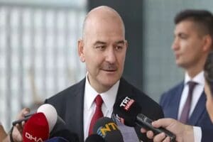 &Ouml;zel g&ouml;revle T&uuml;rkiye'ye sızan iki PKK'lının &ouml;ld&uuml;r&uuml;ld&uuml;ğ&uuml;n&uuml; duyuran İ&ccedil;işleri Bakanı