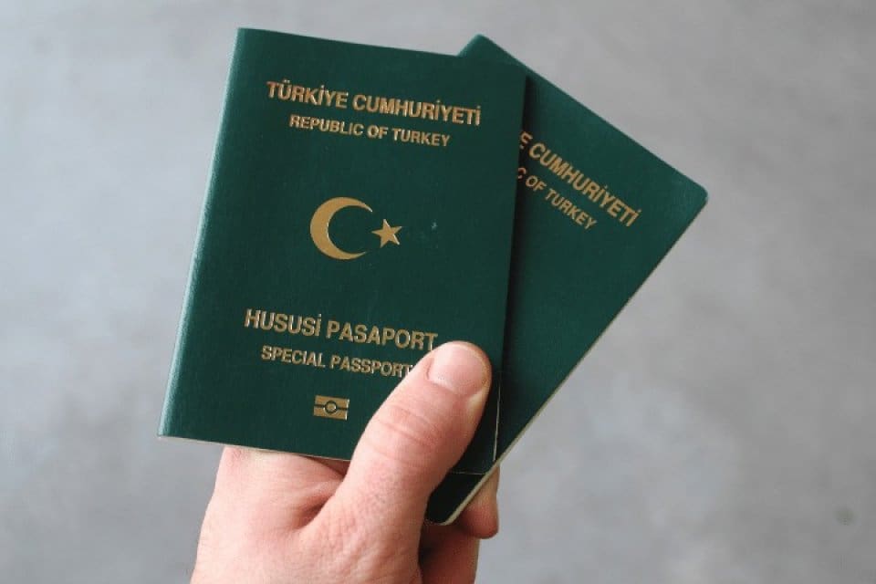 İstanbul Esnaf ve Sanatkarlar Odası'nda d&uuml;zenlenen bir se&ccedil;im toplantısında konuşan
