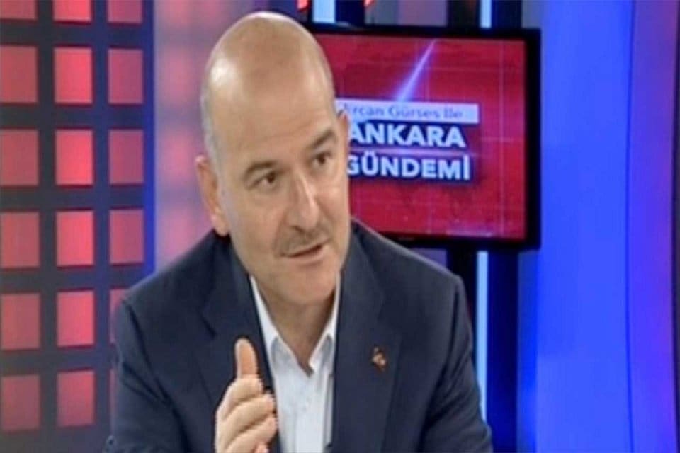 İ&ccedil;işleri Bakanı S&uuml;leyman Soylu, katıldığı televizyon programında a&ccedil;ıklamalarda bulunuyor. Soylu,