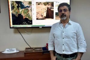 İzmir'in en &ouml;nemli 5 diri fayında 3 yıldır s&uuml;ren, hendek