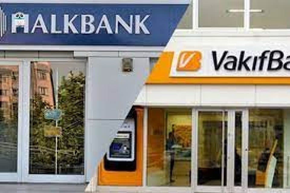 Sermaye Piyasası Kurulu&nbsp;(SPK),&nbsp;Halkbank ve Vakıfbank'ın tahsisli sermaye artırımına onay verdi.