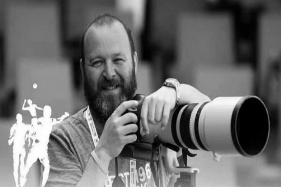 Narlıdere il&ccedil;esinde bisikletiyle kamyona arkadan &ccedil;arpan spor fotoğraf&ccedil;ısı Onur &Ccedil;am