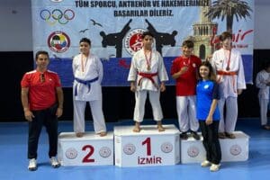 Spor alanındaki dereceleriyle katıldığı turnuvalarda fark yaratan Bayraklı Belediyesi, başarılarına