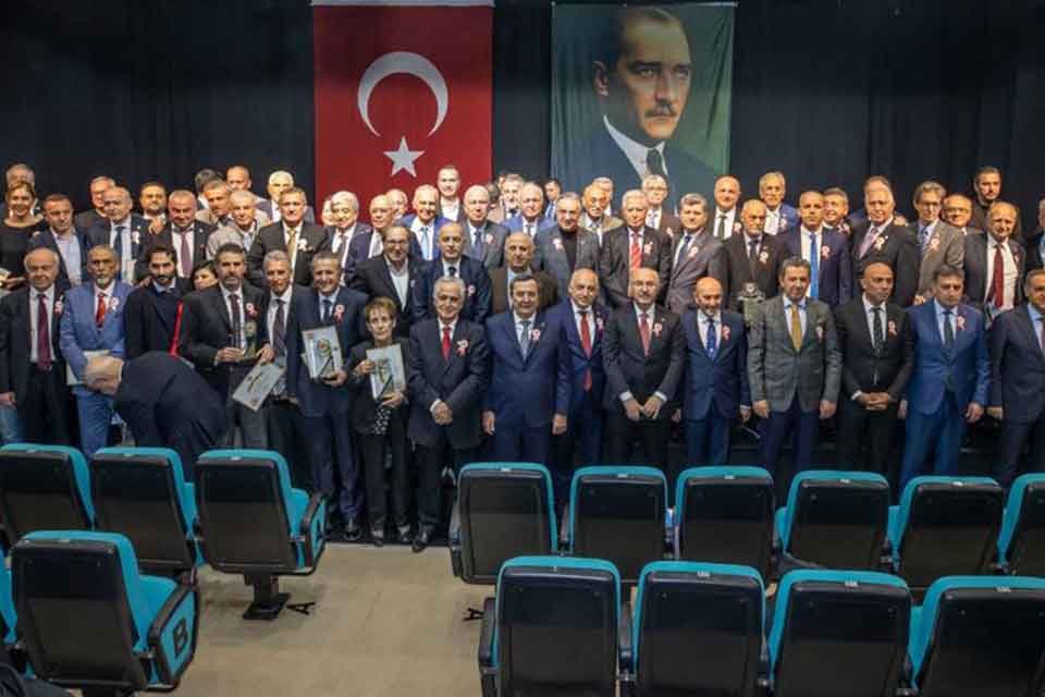 Sporda 'onur gecesi'! Batur: 'Sporcularımız gelecekte Süper Lig’de oynayacaklar'