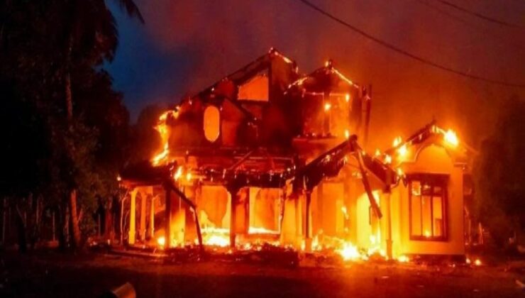 Sri Lanka'da siyasetçilerin evleri neden yakılıyor?​