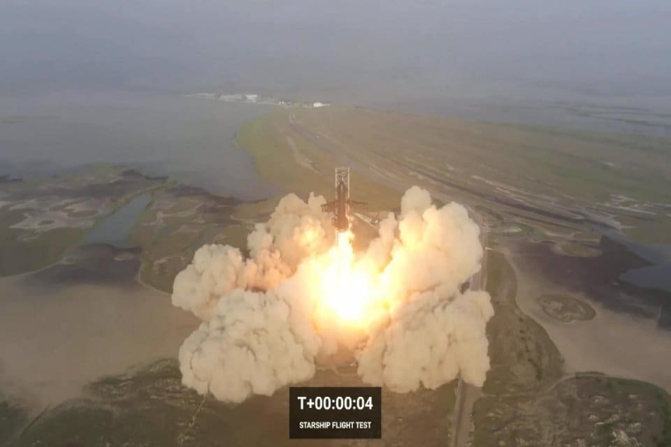 Elon Musk'a ait olan uzay şirketi SpaceX, insanlık tarihinin en
