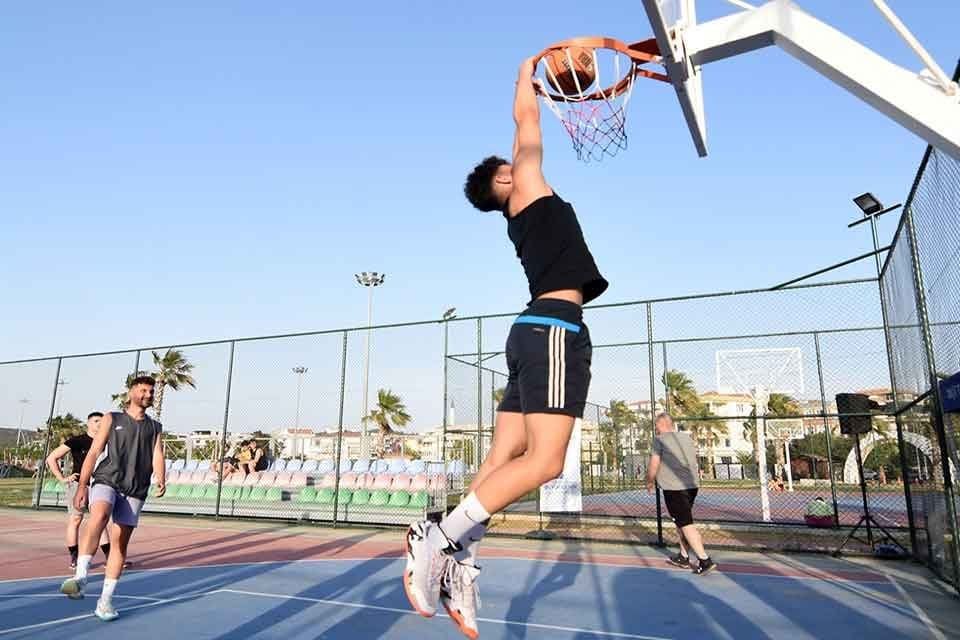 İzmir B&uuml;y&uuml;kşehir Belediye Başkanı Tun&ccedil; Soyer&rsquo;in İzmir&rsquo;i gen&ccedil;lik ve spor