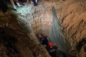 MANİSA&rsquo;nın Kırkağa&ccedil; il&ccedil;esinde 3 metre derinliğinde ve i&ccedil;erisinde az miktarda