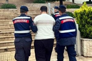 Muğla'nın Marmaris il&ccedil;esinde, uyuşturucu ticareti yaptığı&nbsp;tespit edilen ve satış sırasında&nbsp;jandarma