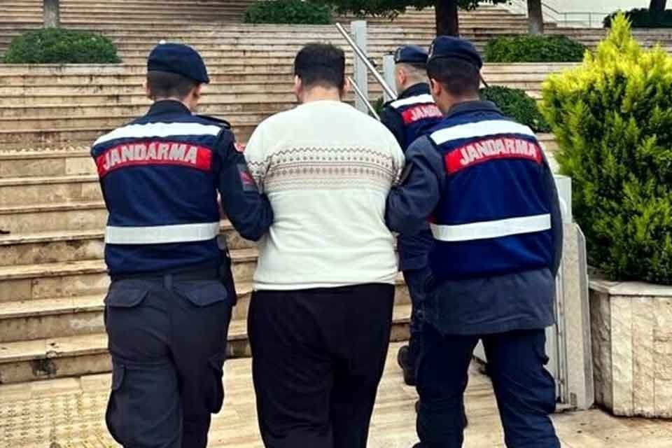 Muğla'nın Marmaris il&ccedil;esinde, uyuşturucu ticareti yaptığı&nbsp;tespit edilen ve satış sırasında&nbsp;jandarma
