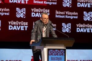 İkinci Y&uuml;zyılın İktisat Kongresi&rsquo;nde konuşan ESİAD Y&uuml;ksek İstişare Konseyi Başkanı