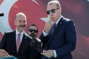 İ&ccedil;işleri Bakanı S&uuml;leyman Soylu, T&uuml;rkiye'nin Suriye'nin kuzeyine operasyon yapacağını a&ccedil;ıkladı.