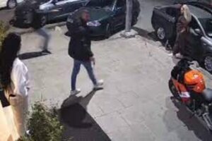 İstanbul'un Sultangazi il&ccedil;esinhde bir kahvehaneye giren kişinin silahla ateş a&ccedil;ması