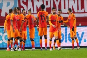 Deplasmanda Trabzonspor'u mağlup eden Galatasaray, Süper Lig'de zirveye yerleşti. Trabzonspor'un