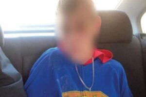 Ukrayna'da Süpermen hırkası giymiş 26 yaşındaki kişi, arkadaşını boğarak öldürdü.