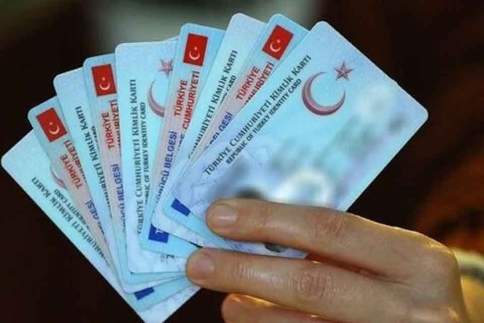 Eski tip ehliyet sahibi olan milyonlarca vatandaş i&ccedil;in s&uuml;re daralıyor.