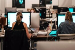 Coronavir&uuml;s salgınıyla birlikte uzaktan &ccedil;alışma ve hibrit iş modelleri yayılmaya