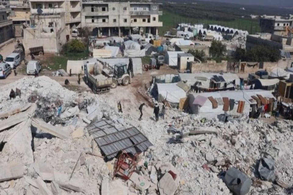 Kahramanmaraş merkezli depremlerden etkilenen Suriye'de 5 bin 801 kişinin yaşamını