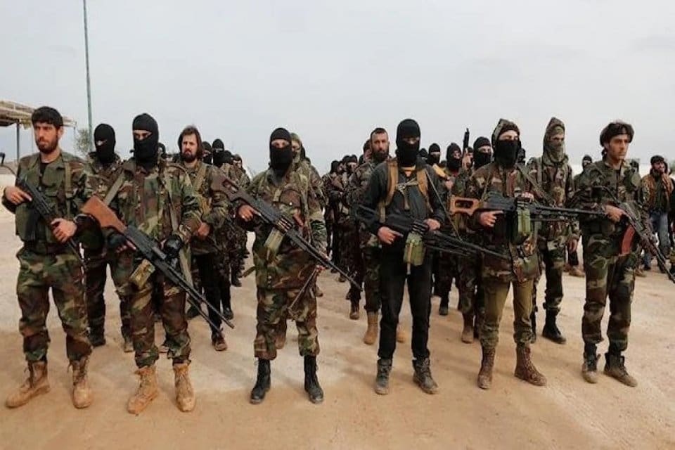 Suriye'nin Hatay sınırında muhalif gruplarla cihat&ccedil;ı Hayat Tahrir el Şam