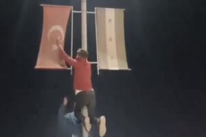 Dışişleri Bakanı Mevl&uuml;t &Ccedil;avuşoğlu'nun a&ccedil;ıklamalarının ardından Suriyeli muhalifler, T&uuml;rk Silahlı