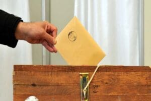 Eski Askeri Hakim Ahmet Zeki &Uuml;&ccedil;ok, sığınmacı krizine ilişkin&nbsp;a&ccedil;ıklamalarda bulundu.