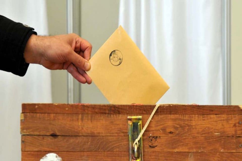 Eski Askeri Hakim Ahmet Zeki &Uuml;&ccedil;ok, sığınmacı krizine ilişkin&nbsp;a&ccedil;ıklamalarda bulundu.