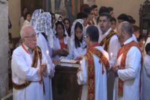 Mardin'de yaşayan ve Avrupa'dan kente gelen S&uuml;ryaniler, Paskalya Bayramı'nı 2