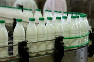 S&uuml;t sekt&ouml;r&uuml; temsilcileri 7,5 TL olarak belirlenen &ccedil;iğ s&uuml;t fiyatının
