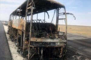 Suudi Arabistan'da umre ziyaret&ccedil;ilerini taşıyan otob&uuml;s&uuml;n karıştığı trafik kazasında 20