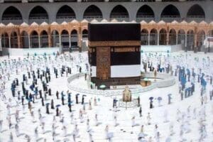 Suudi Arabistan, pazartesi g&uuml;n&uuml;nden itibaren yurt dışından umre ziyaretleri i&ccedil;in