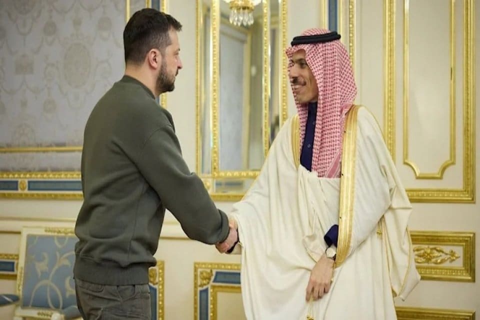 Suudi Arabistan Dışişleri Ferhan, Ukrayna Devlet Başkanı Zelenskiy'le g&ouml;r&uuml;şt&uuml;. Suudi