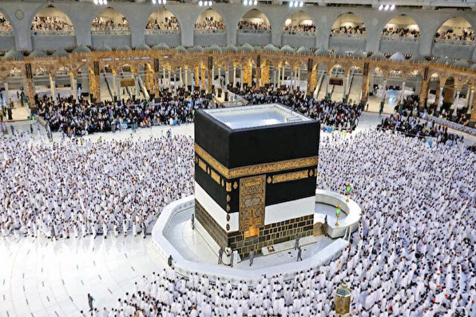 Suudi Arabistan t&uuml;m vize t&uuml;rlerine umre yapma izni verdiğini a&ccedil;ıkladı.