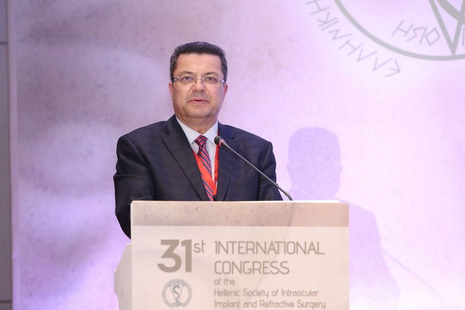 Tabip Odası İzmir Başkanı Prof. Dr. Süleyman Kaynak, şehrin dışına